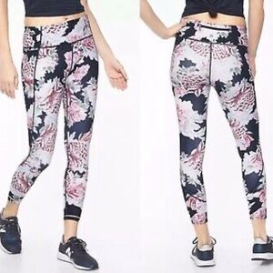 Athleta Run Free Garden Party 7/8 tights in Medium